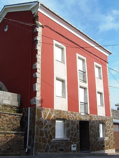 SE VENDE CASA EN ARMAL , DE 240M2, 4 HABITACIONES, 2 BAÑOS, COMEDOR, COCINA CON MUEBLES DE CASTAÑO , CUARTO DE PLANCHA Y GARAJE. CALEFACCIÓN DE GASOIL. AMUEBLADA Y LISTA PARA ENTRAR.